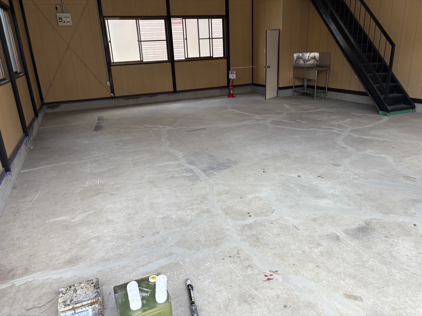 施工前の外壁(色あせや汚れが見られる状態)